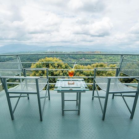 Sky Pavilion Канди Екстериор снимка